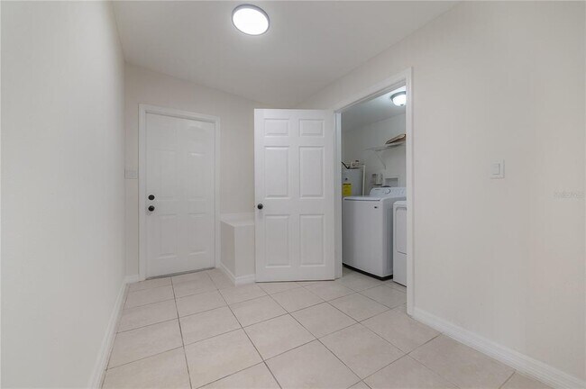 Building Photo - 4002 W Fairview Heights