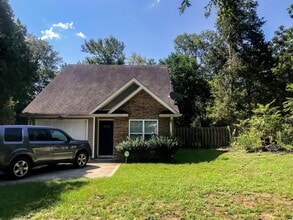 Building Photo - Coming soon!  Pet Friendly Home in Walking Distance to Dog Park!