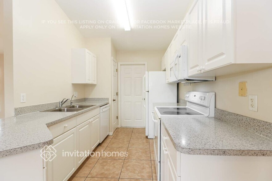 Building Photo - 321 NE 9th Terrace