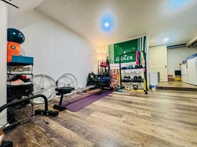 Building Photo - Gorgeous 3-Bedroom Home in Havertown! Avai...