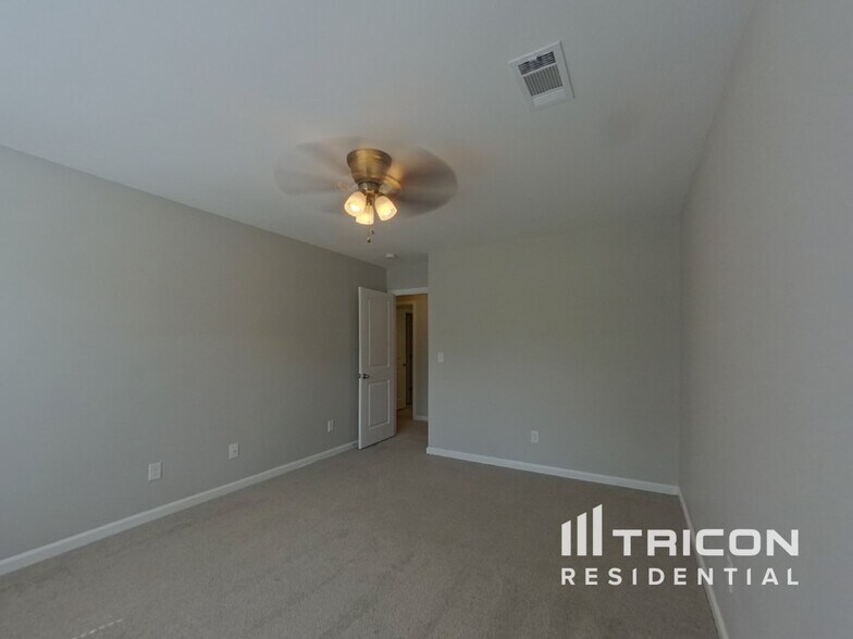 Building Photo - 5936 Sanders Farm Ln