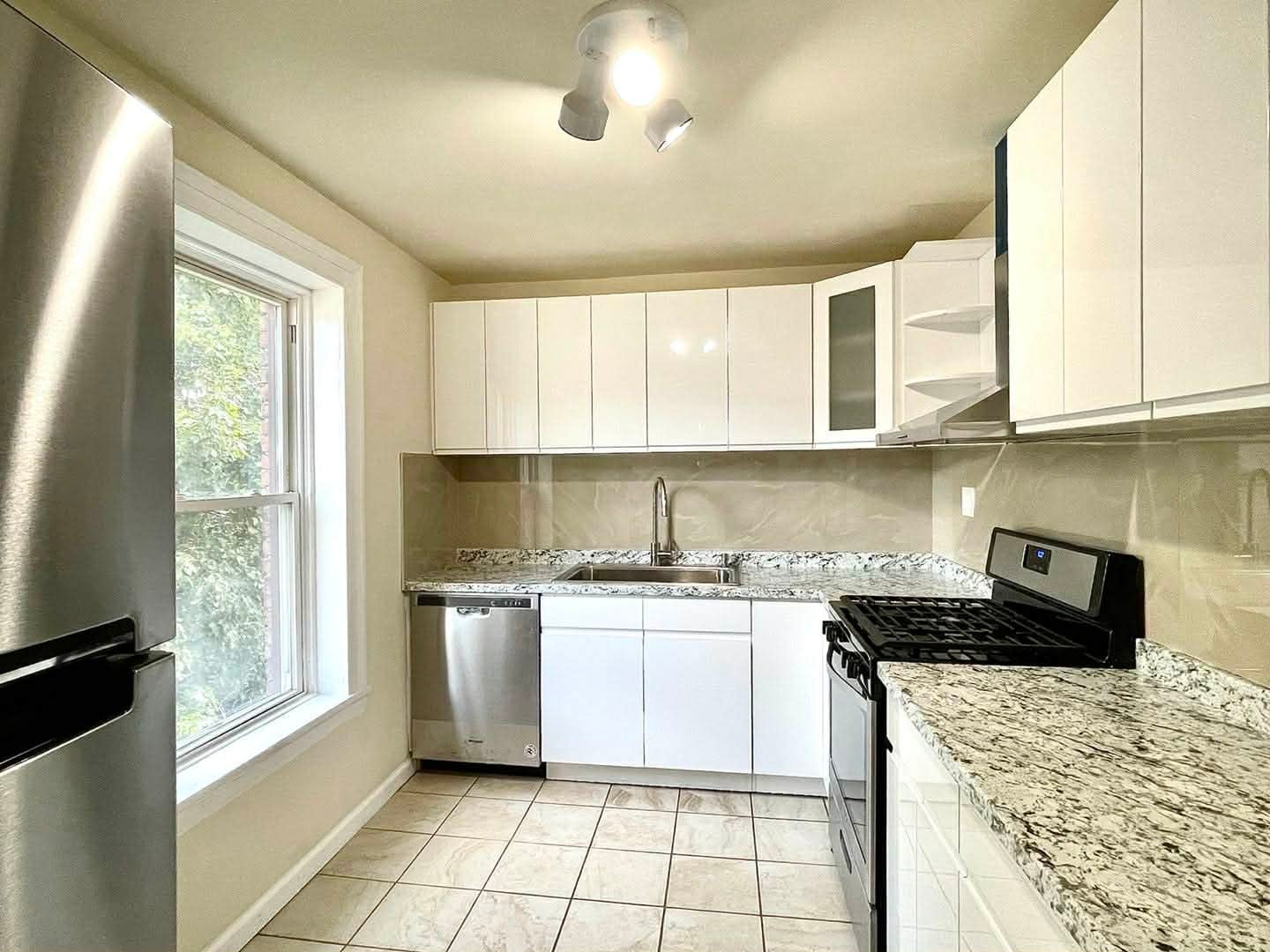 Building Photo - 350 Congress St