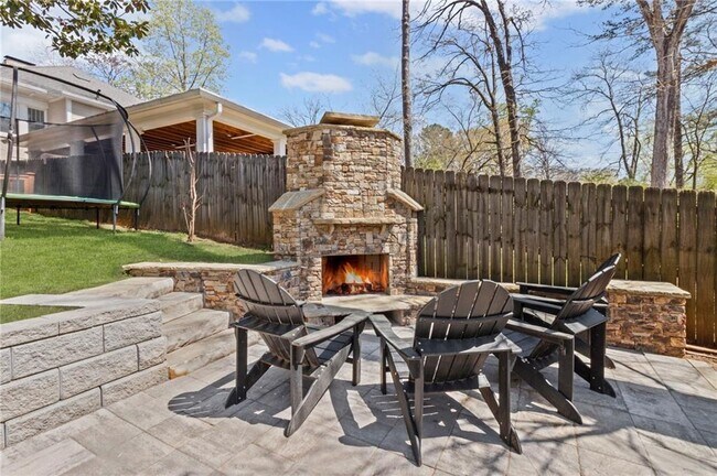 Building Photo - 255 Lindbergh Drive NE