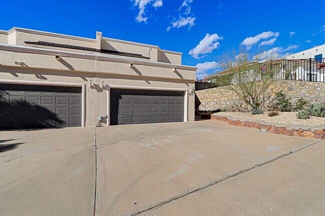 Building Photo - 4717 Excalibur Dr