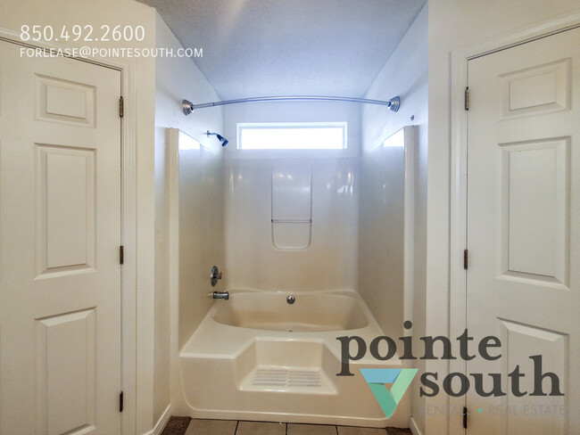 Building Photo - 412 Bay Oaks Dr