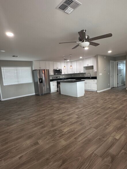Building Photo - 1449 N Wycliff Cir