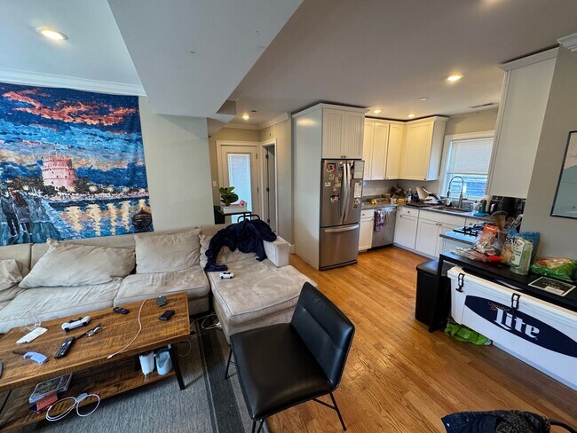 Building Photo - Beautiful 5 bed 2 bath in Cambridge.....