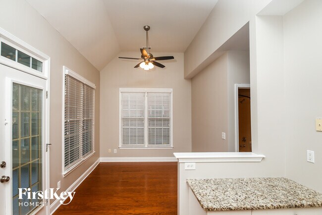 Building Photo - 274 Riverwood Way