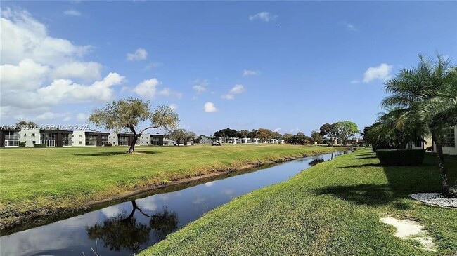 Building Photo - 559 Normandy L