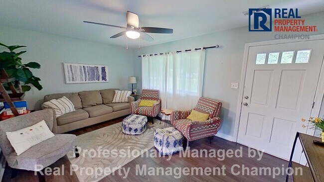 Building Photo - Furnished and Updated 4 BD/2.5 BA Home wit...