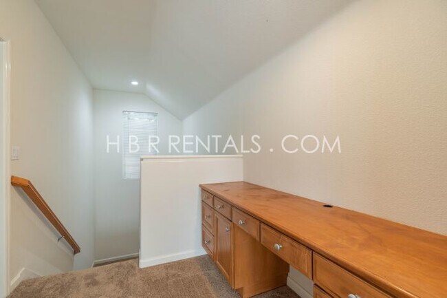 Building Photo - Charming 3-Bed, 3-Bath with 2,037 Sq Ft of Comfort in Mountain House!