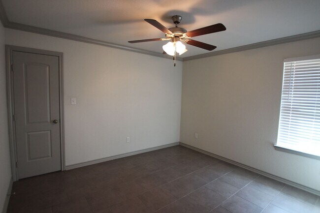 Building Photo - 6320 Villa Rosa Way