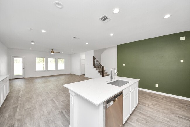 Building Photo - 10438 Plateau Pt Trl