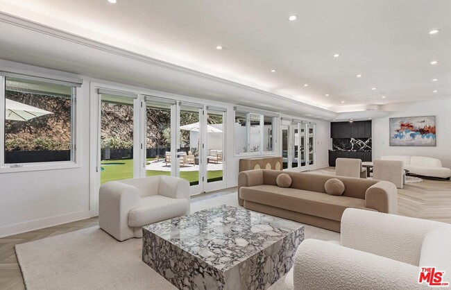 Building Photo - 502 Evelyn Pl