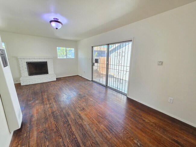 Building Photo - 9618 Kalmia St