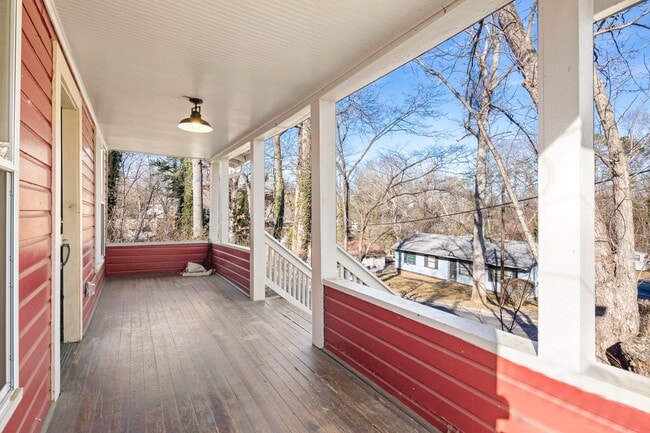 Building Photo - West Asheville Cottage