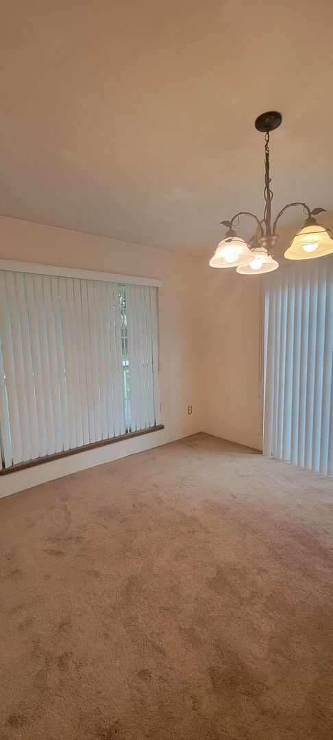 Building Photo - 3 Bedroom/ 2 Bath home in Black Acres(Close to UF)