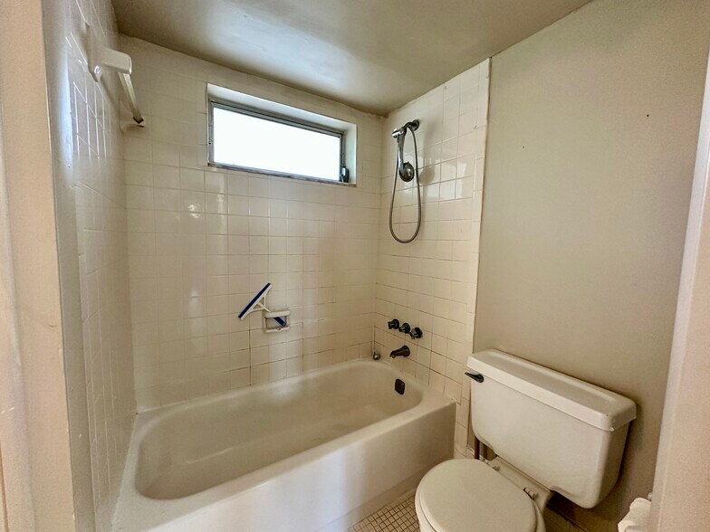 Building Photo - 6020 NW 64th Ave