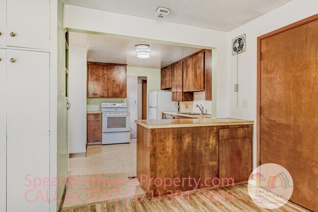 Building Photo - 9515 SE Stanley Ave