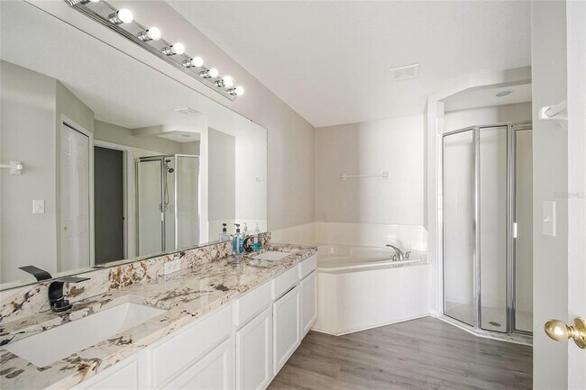 Building Photo - 4655 Doral Park Ave