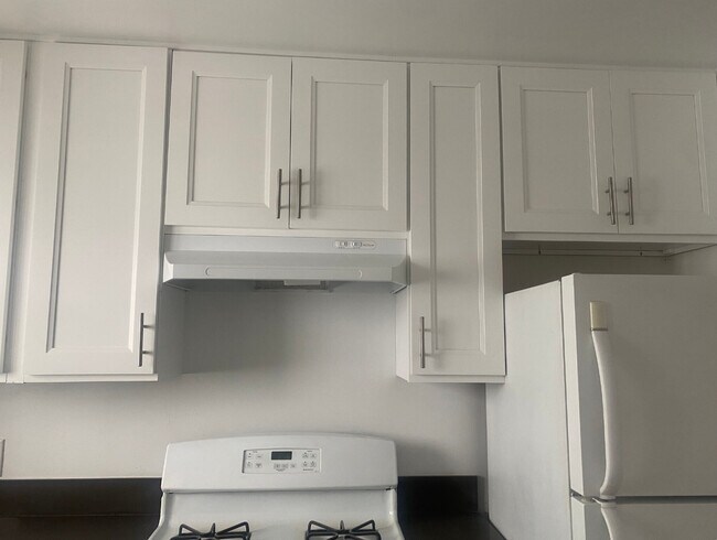 Building Photo - 8418 Blackburn Ave