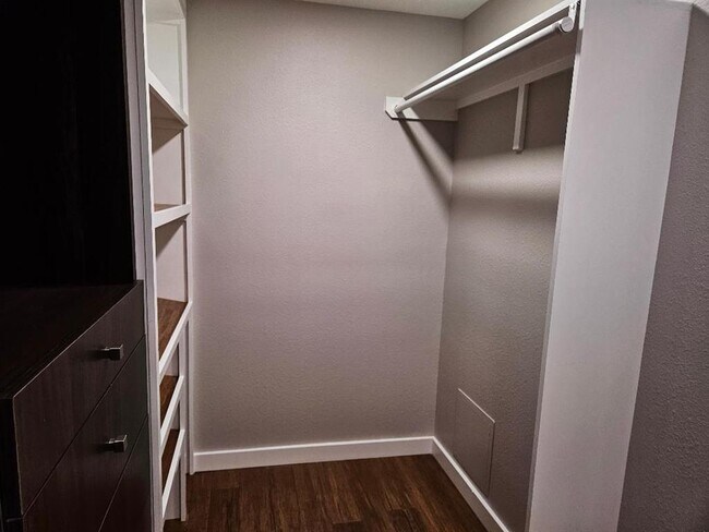 Building Photo - 110 Lexington Rd