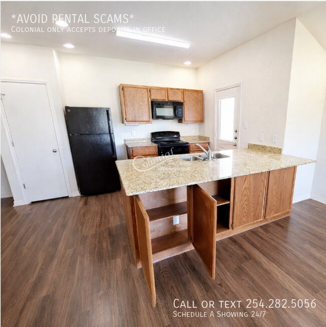 Building Photo - 3113 Ochiltree-B