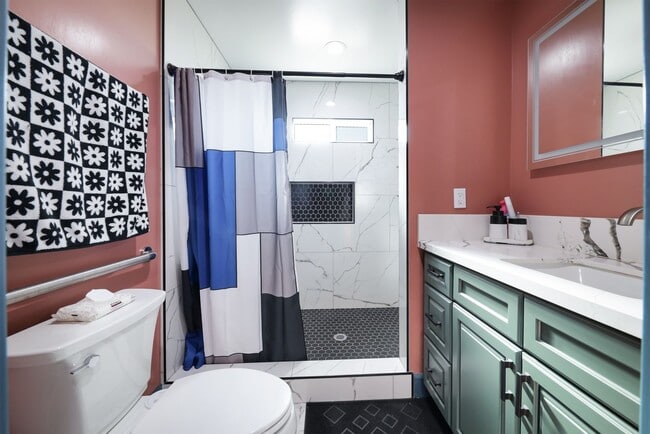 Building Photo - FOR RENT Fully Remodeled 4 Bed / 3 Bath Ho...