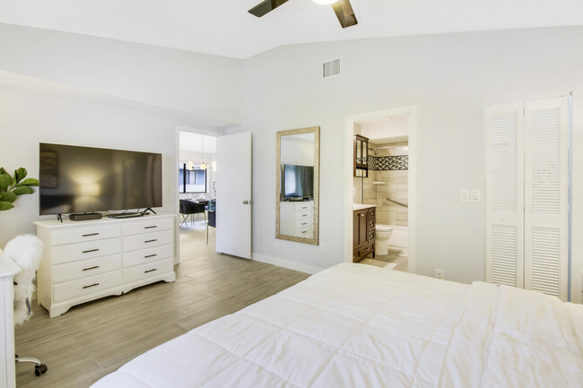Building Photo - 108 Club Dr