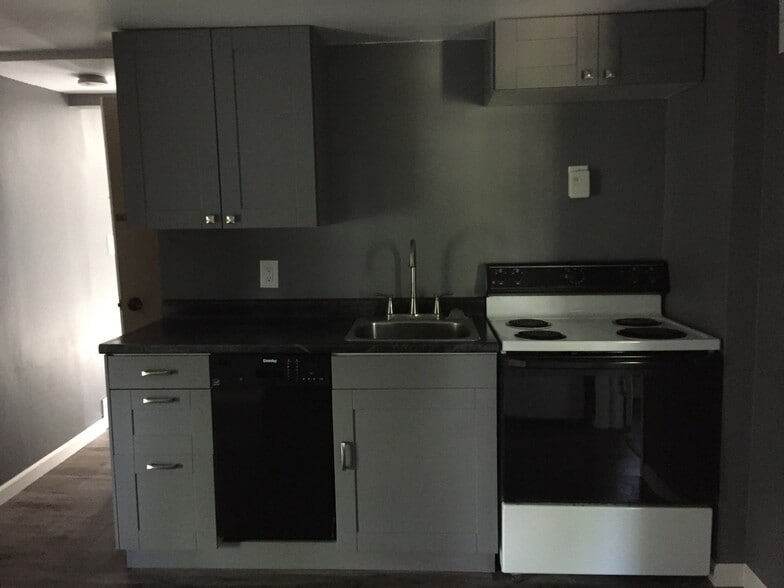 Building Photo - 836 Evergreen St