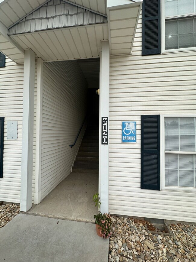 Building Photo - "Charming 2-Bed Retreat with Spacious 1000 sqft Layout in Nampa's Heart!"