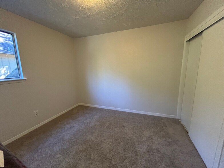 Building Photo - 194 Timber Mill St