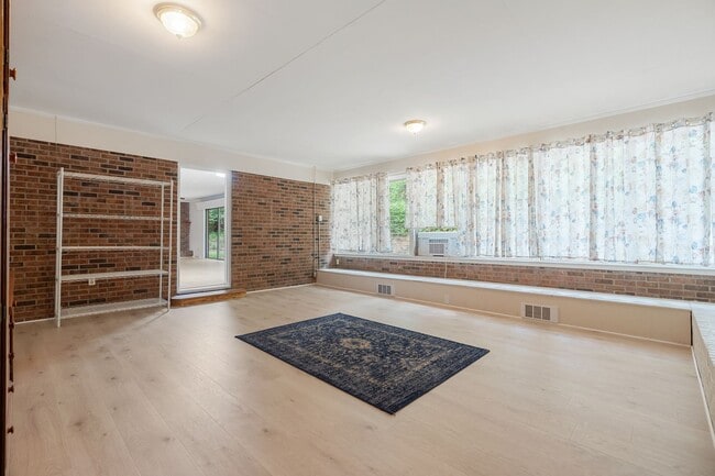 Building Photo - Chapel Hill Ranch Lakeshore community