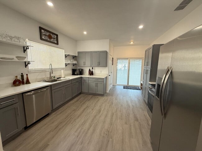 Building Photo - 727 Indiana St