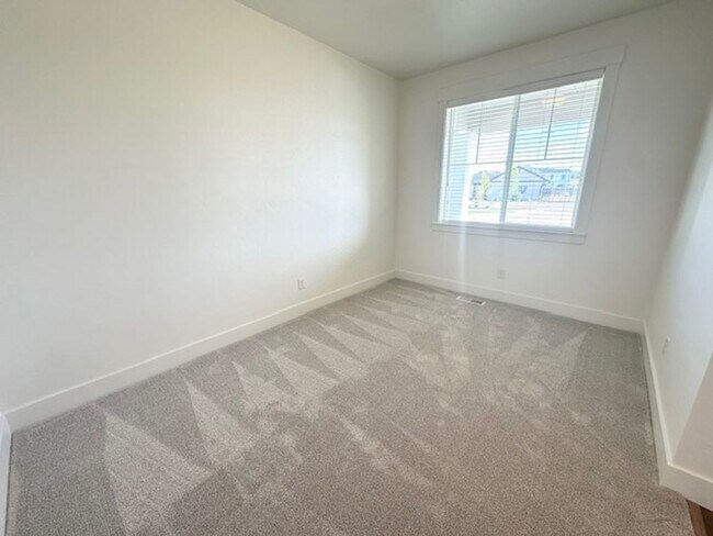 Building Photo - Beautiful 2 year old home available soon!