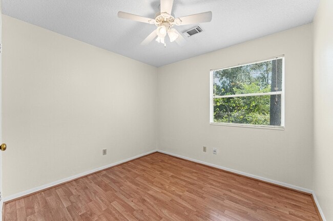 Building Photo - 4 Blue Fox Ct