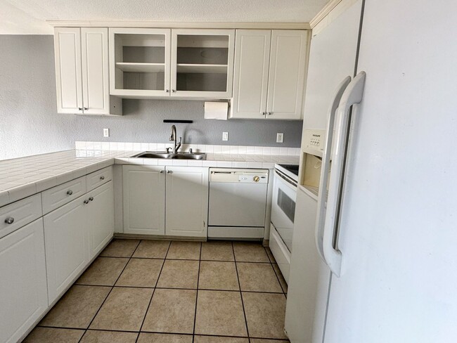 Building Photo - 2 Bedroom, 2 Bath Upstairs Condo in El Cajon