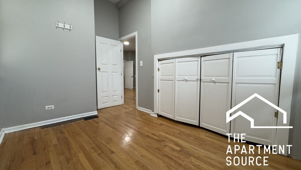 Building Photo - 2655 W Homer St