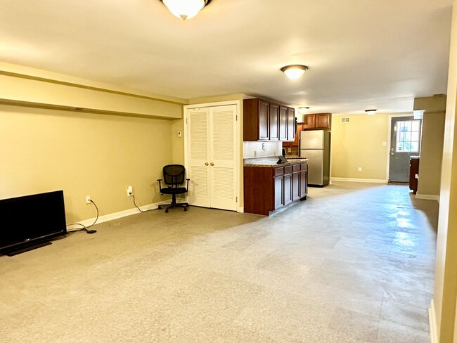 Building Photo - 2 Bed 1 Bath Adams Morgan