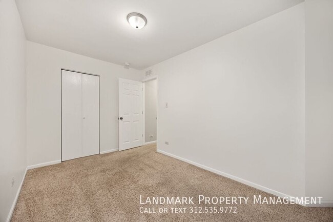 Building Photo - 824 S May St