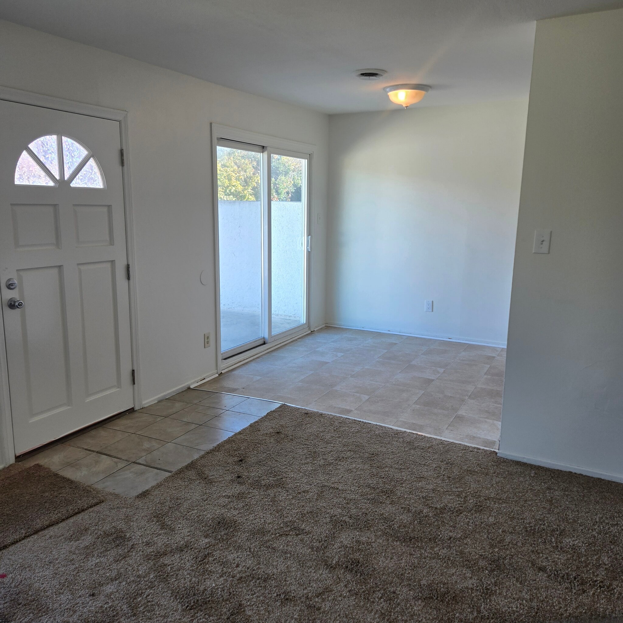 Entry and eating area - 2613 Andover Ave