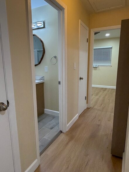 Building Photo - 545 Northlake Dr