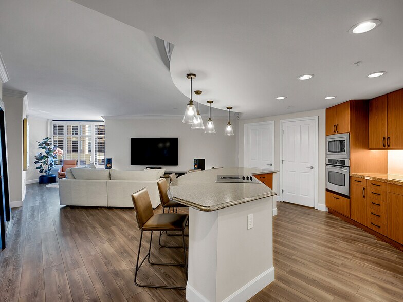 Building Photo - 8100 E Union Ave