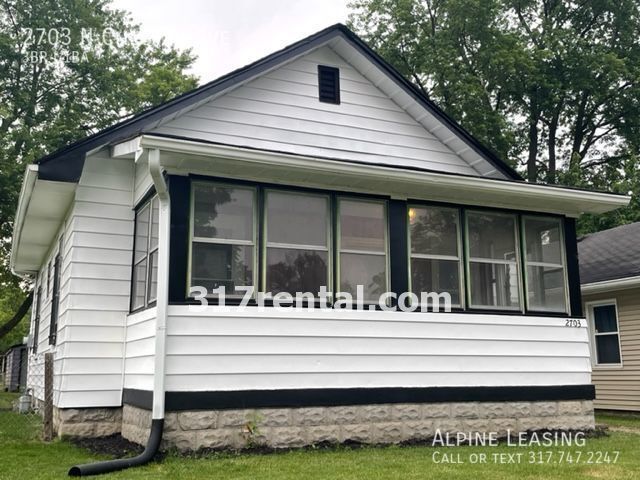 Building Photo - 3/1 with 2-car garage/workshop combo (has ...