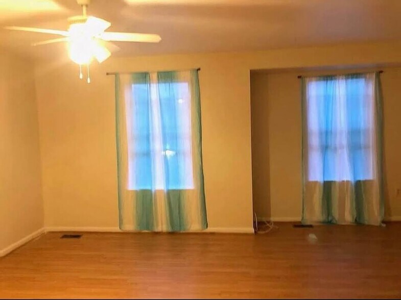 Building Photo - 1927 Fort Monroe Ct