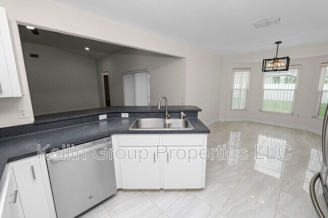 Building Photo - 3284 Sanoma Dr