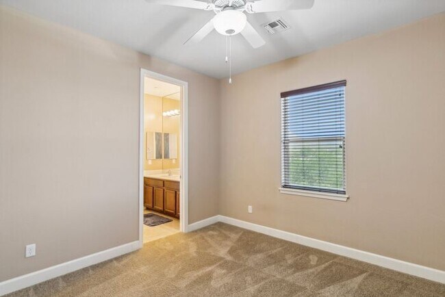 Building Photo - Welcome to this Charming 5 bedroom, 3.5 ba...