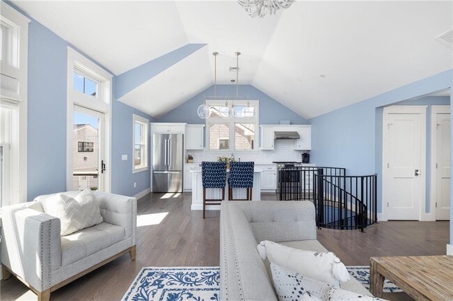 Primary Photo - 14 E Pointe Ct