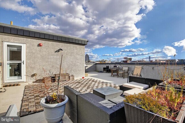 Building Photo - 946 N 2nd St