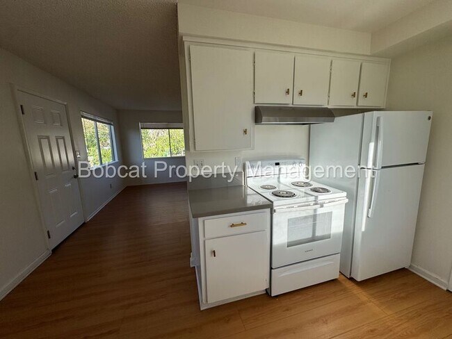 Building Photo - 1501 N Edmonds Dr